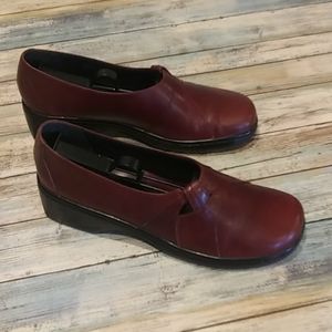 clarks burgundy shoes